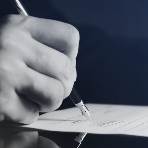 Jakie dokumenty są niezbędne do założenia firmy i jak je przygotować?